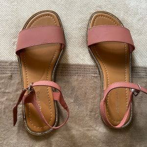 sandals / pink